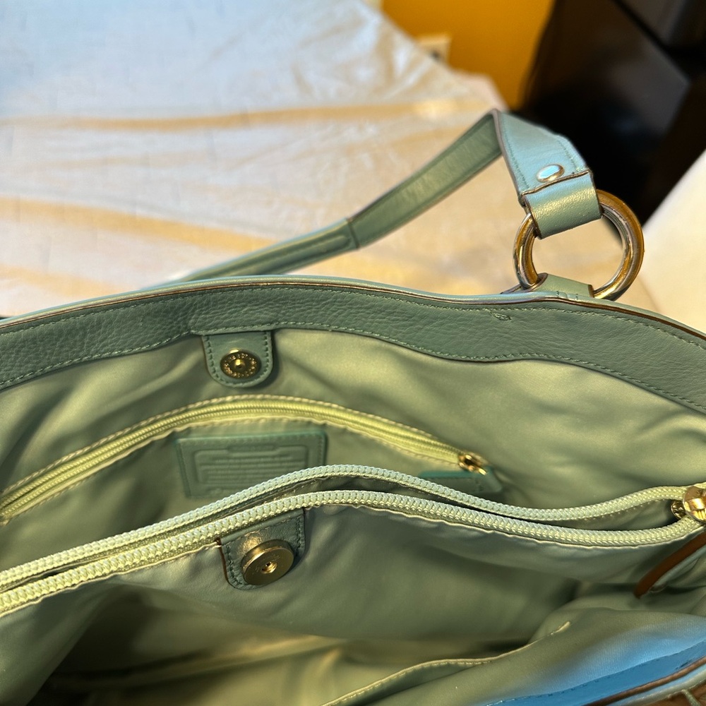 Elegant Blue Leather Coach Shoulder Bag - Picture 3 of 3